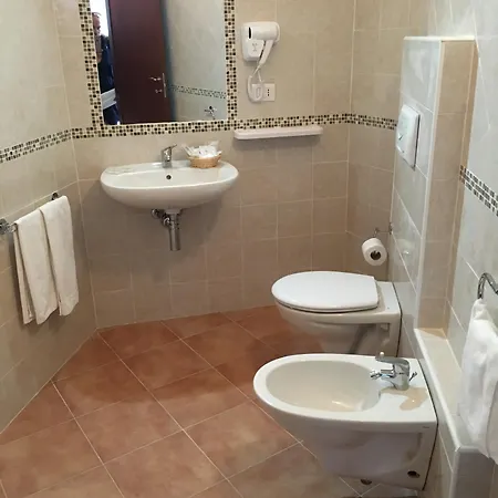 Ξενοδοχείο Piras 3*