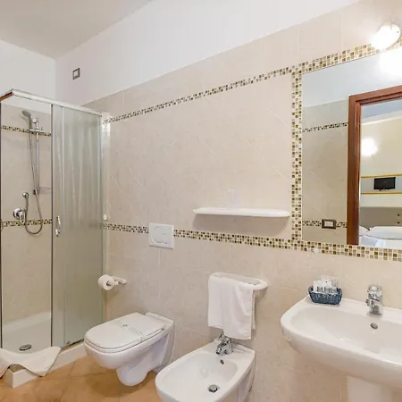 Ξενοδοχείο Piras 3*